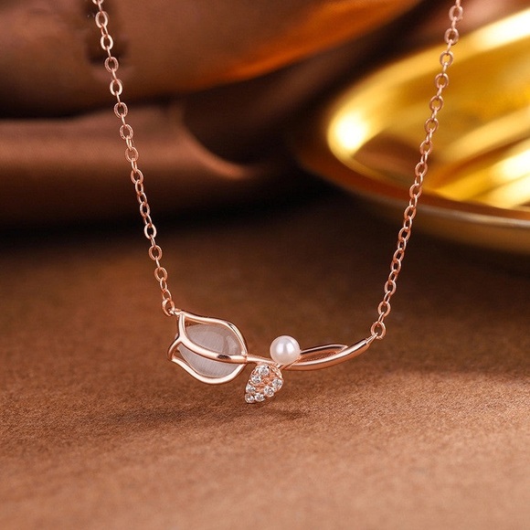 Opal Tulip Flower Pearl Necklace in 925 Sterling Silver - Picture 2 of 4